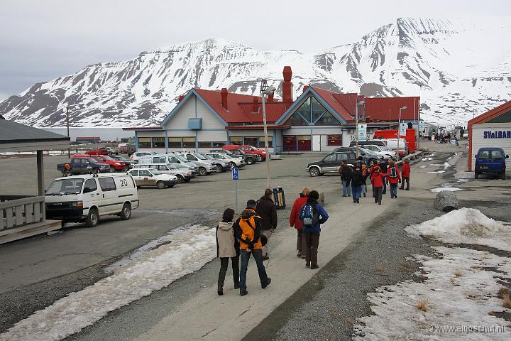 12 Op weg naar Svalbard museum.jpg